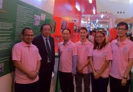HKU Vice-Chancellor Professor Lap-Chee Tsui with helpers at the HKU booth
